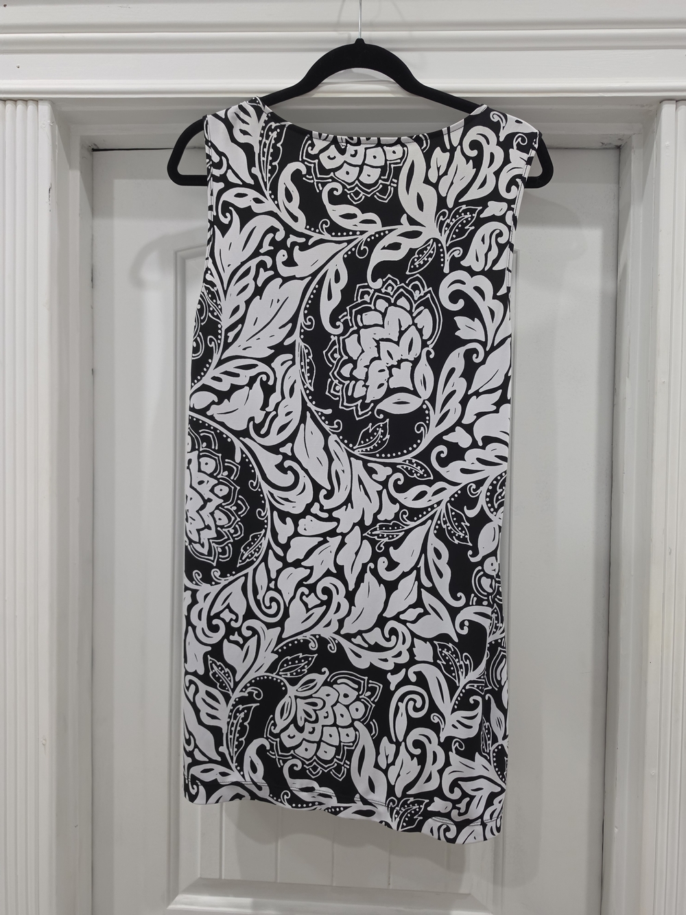 White House Black Market Black & White Floral Sleeveless Shell Tank Top Size XL